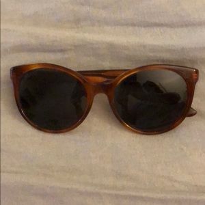 GUCCI Sunglasses in Amber, purchased in 🇮🇹
